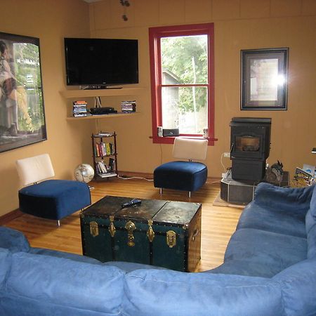Poppi'S Guesthouse Revelstoke Eksteriør bilde